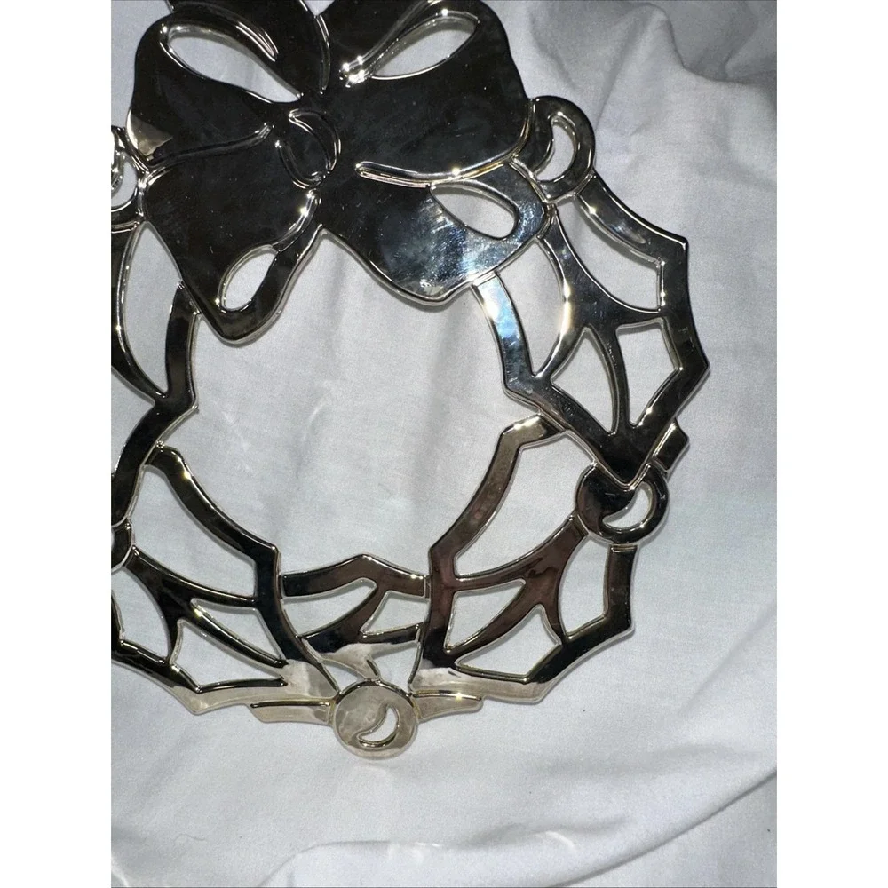 Silver‎ Played Wreath Trivet